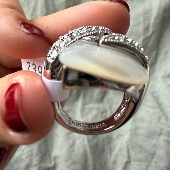NWT 90s Camille Lucie Onyx & Mother of Pearl Sterling Silver Ring Sz 7 - Picture 4 of 5